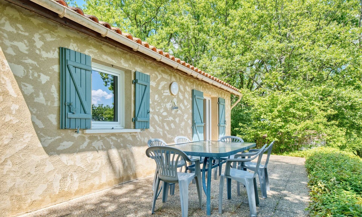 Salignac-Eyvignes House | Gite Cantou – Friendly Holiday Home with Shared Heated Pool in the Heart of Périgord Noir