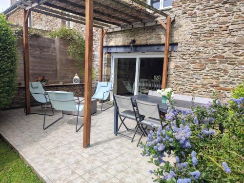 Cahagnolles House | GITE DE LA PIERROSE 100 m2 avec jardin privé Proche de Bayeux et des plages du Débarquement