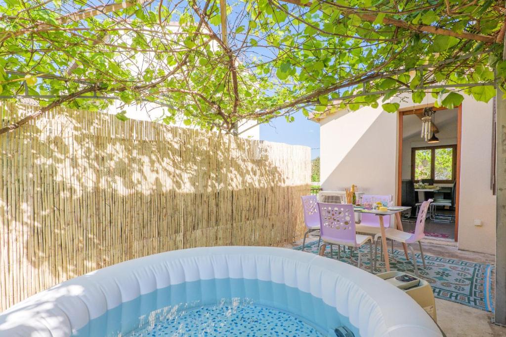Joyeuse House | Gite en sud-ardèche avec jacuzzi