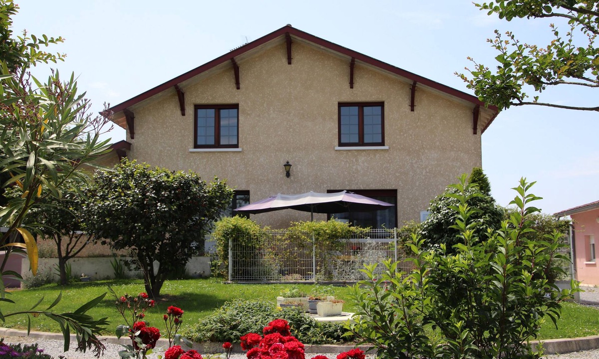 Lahosse House | Gite in a beautiful house in the countryside and quiet, in a green setting.