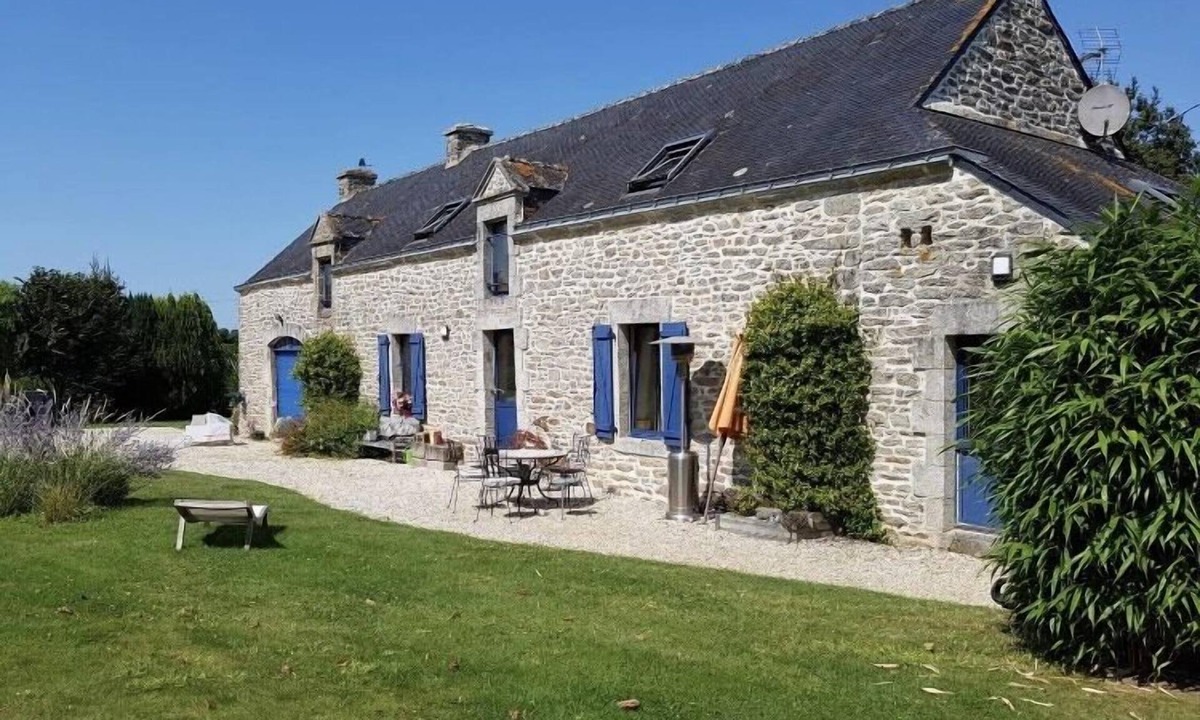 Berric Apartment | Gîte in Breton Longères 15 km from the beaches of the Gulf of Morbihan.