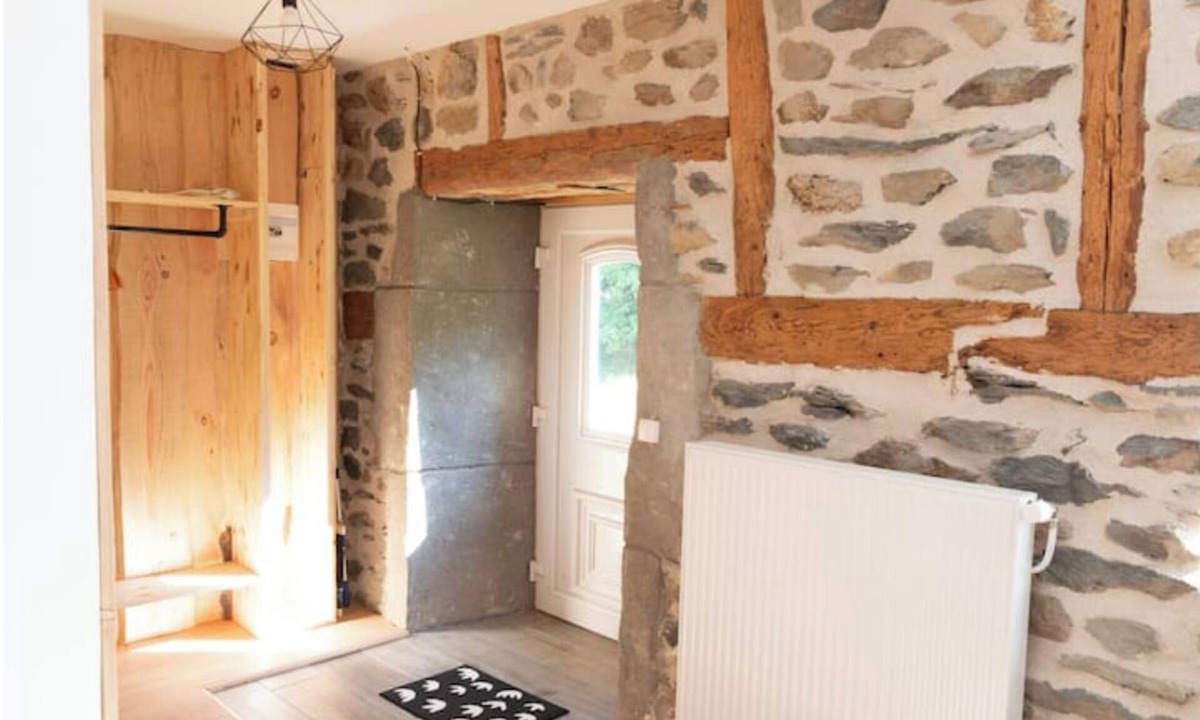 Saint-Hostien Cottage | Gite in Sucs country