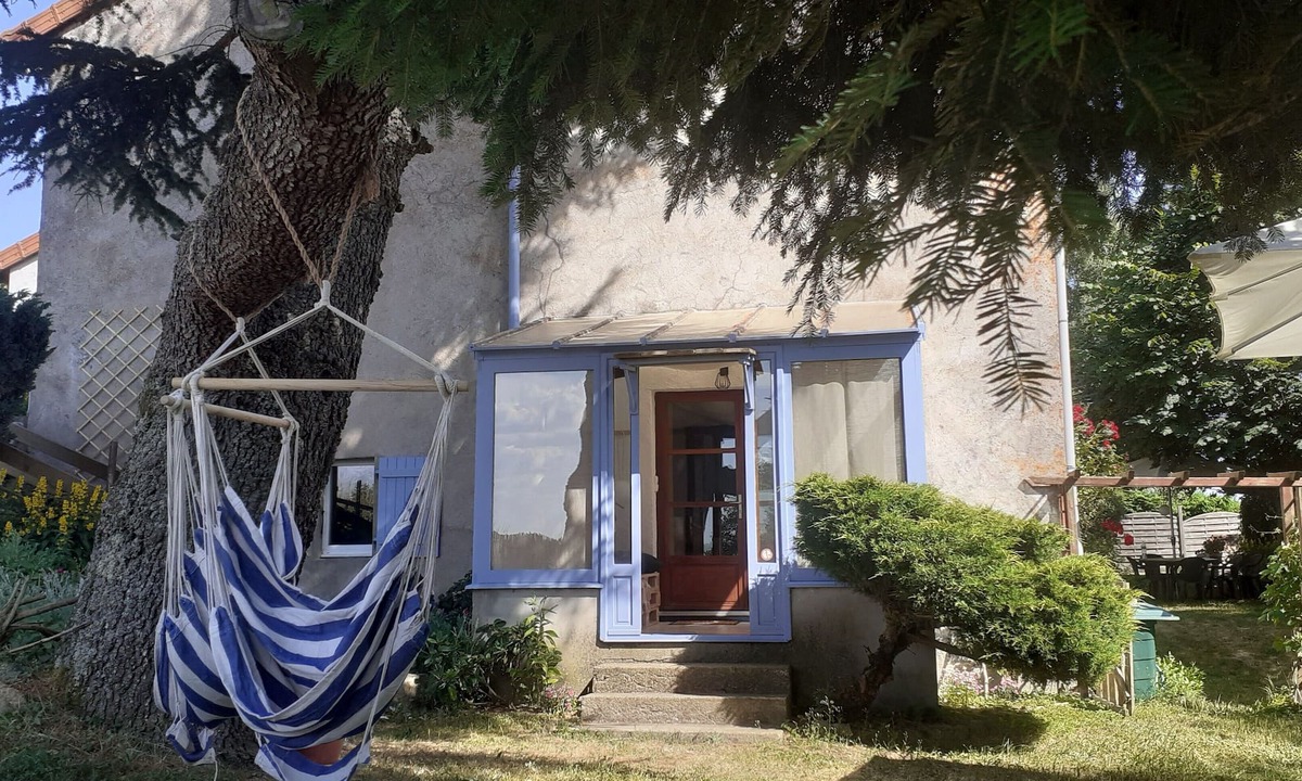 Lesperon Apartment | 'Gite Le Cèdre', private terrace and garden. Minimum 3 nights. Mild summer climate