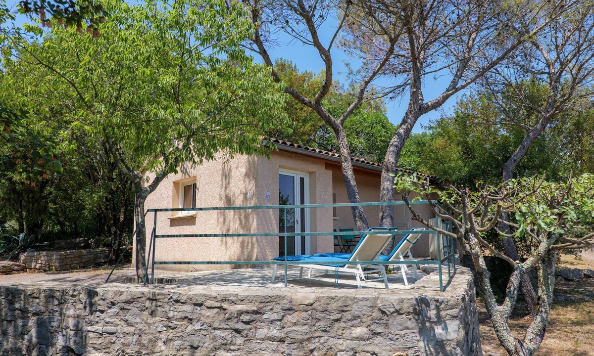 Joyeuse House | Gite Les Pins - Holiday Cottage in Village Setting