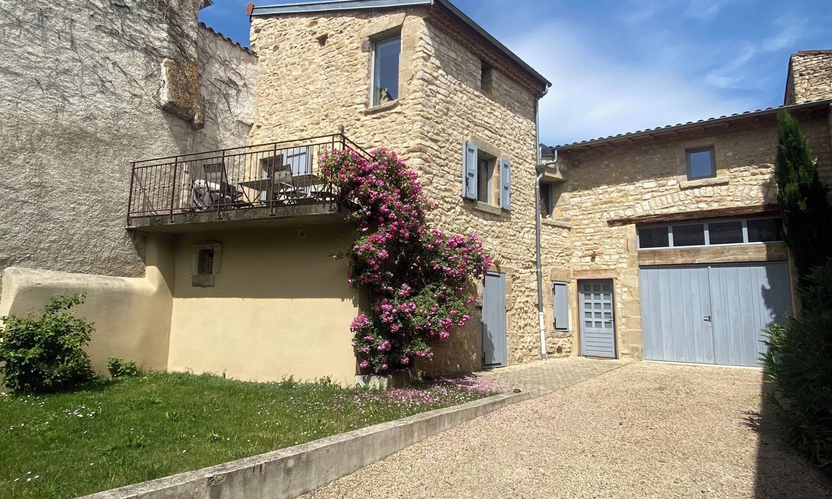 La Sauvetat House | Gite Old barn fully restored, lots of charm! Car charger