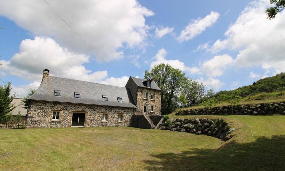 Veze Cottage | Gite Vèze, 3 bedrooms, 6 persons