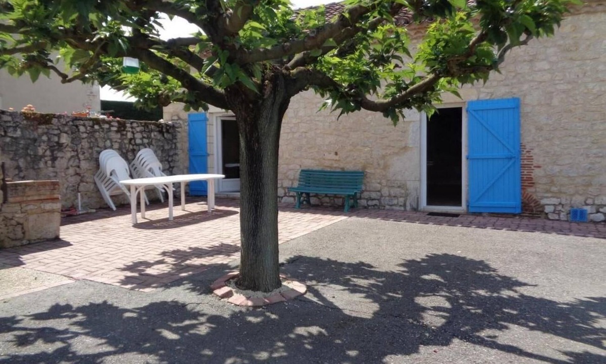 Parnac House | Gîtes de France® - At the end of the village.