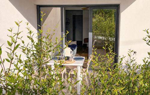 Muzillac Apartment | Gorgeous Apartment In Muzillac With Wifi