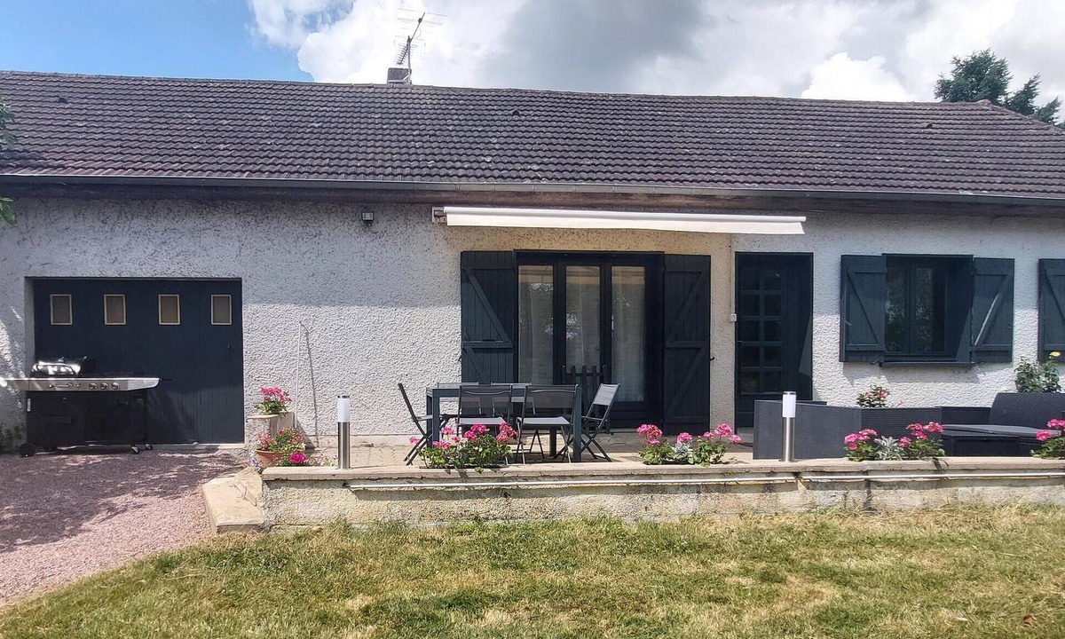 Herry House | Gorgeous home in Herry with heated swimming pool