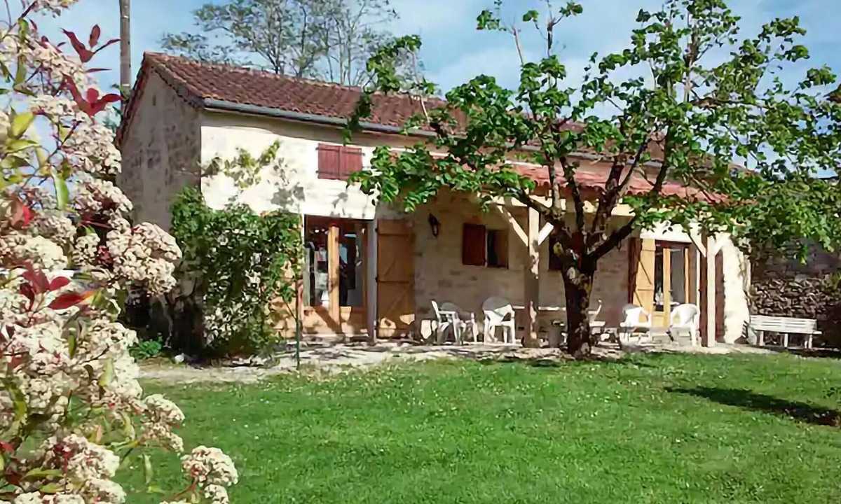 Sauzet House | Gorgeous home in Sauzet with swimming pool