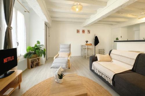 Donnemarie-Dontilly Apartment | Grace Even's Loft - Charme Médiéval & Confort Moderne - Wi-Fi Fibre, Netflix & Cuisine Équipée - Séjour Idéal en Duo ou Solo