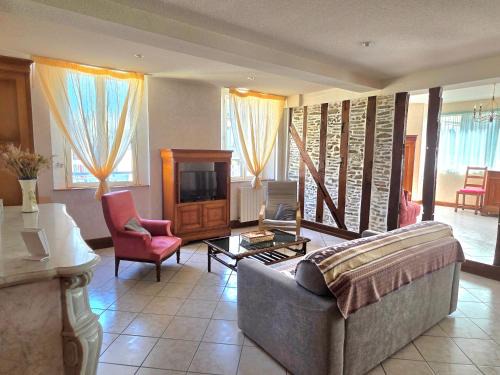 Bagneres-de-Bigorre Apartment | Grand Appart avec loggia - centre ville - thermes - aquensis - parking privé