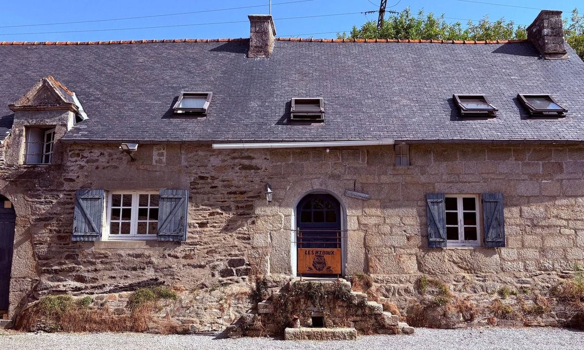 Cleguerec House | "Grand Maman" House with Shared Pool, Shared Terrace and Wi-Fi
