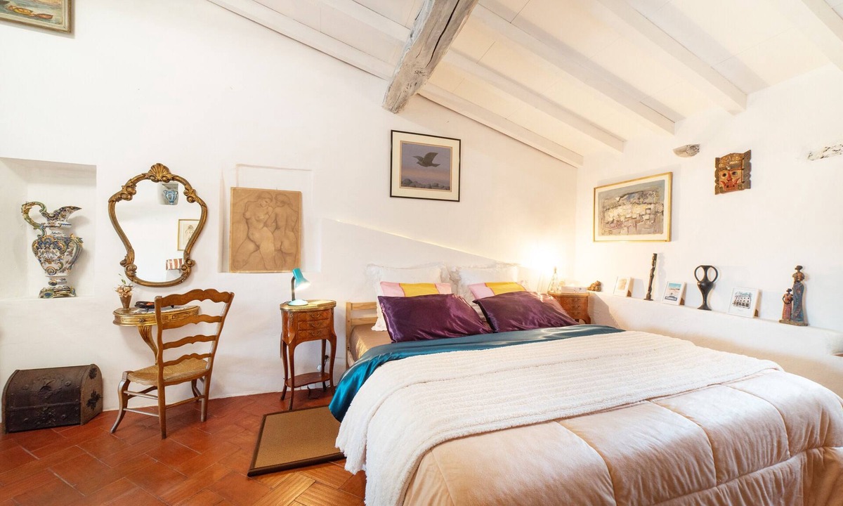 Maureillas-Las-Illas Apartment | Grand Studio with Panoramic Terrace – Bohemian Chic Loft in 17th-Century Building