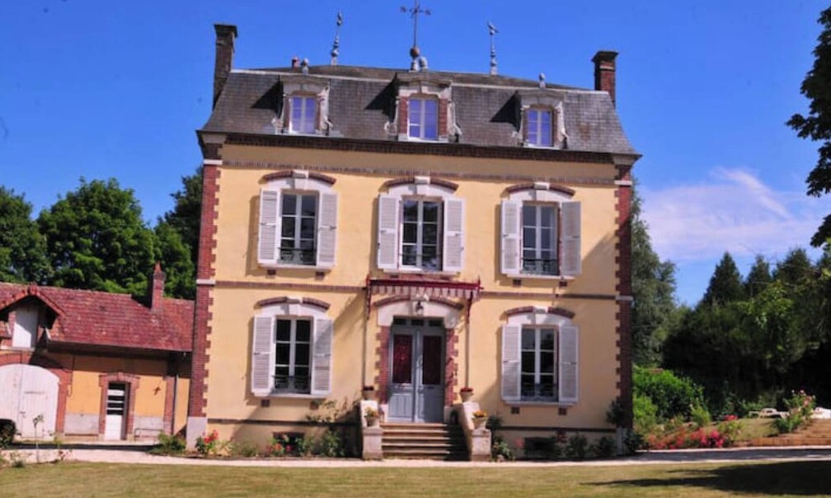 Mezilles House | Grande maison avec piscine à 2h de Paris, 3h15 de Lyon, pour 14 Personnes