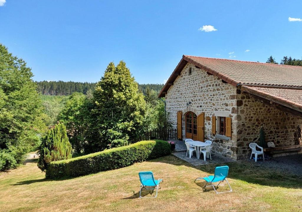 Allegre House | Grande maison en pierres avec jardin, proche d'un bourg médiéval, animaux acceptés - FR-1-582-161
