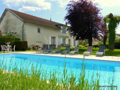 Le Mayet-de-Montagne House | Grande maison contemporaine avec piscine et animaux admis - FR-1-489-134