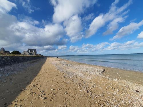 Quineville House | Grande maison normande, vue mer à 75 metres de la plage, équipé spa de nage