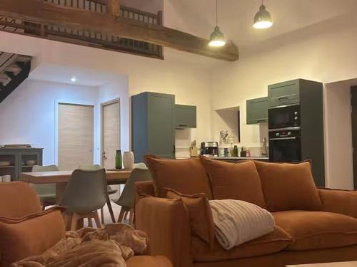 Asnieres sur Vegre House | Grange rustique rénovée au cœur de la campagne sarthoise - FR-1-410-489