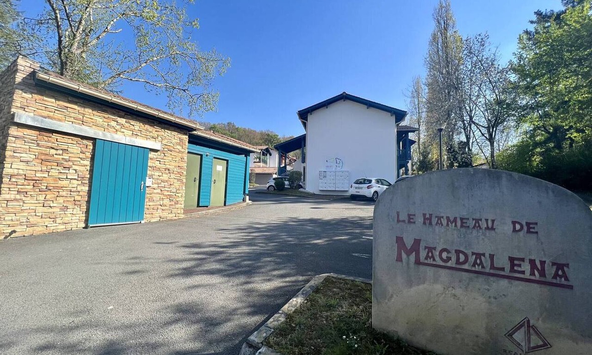 Cambo-les-Bains Apartment | Ground floor apartment in Cambo-les-Bains, terrace, pets welcome