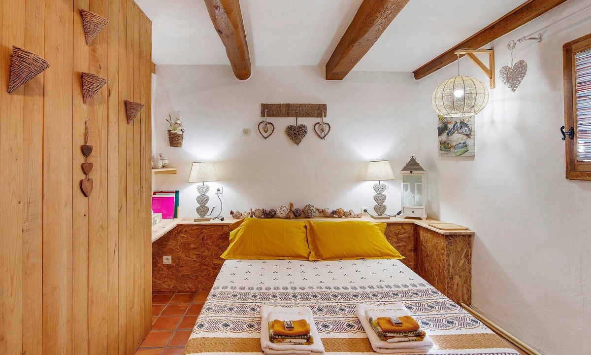 Saumane Apartment | Ground Floor Room 'Le Mont Aigoual' 15 m²