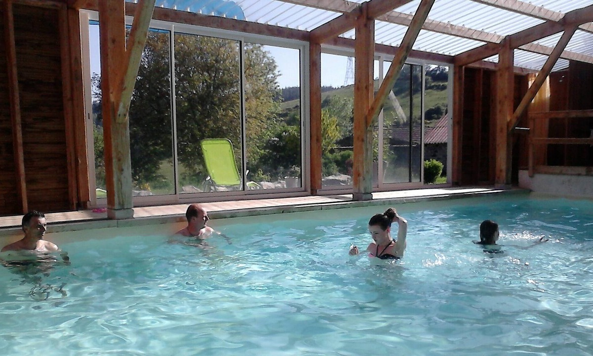 Saint-Christophe-dʼAllier Cottage | Group accommodation for 27 people with indoor swimming pool heated year-round