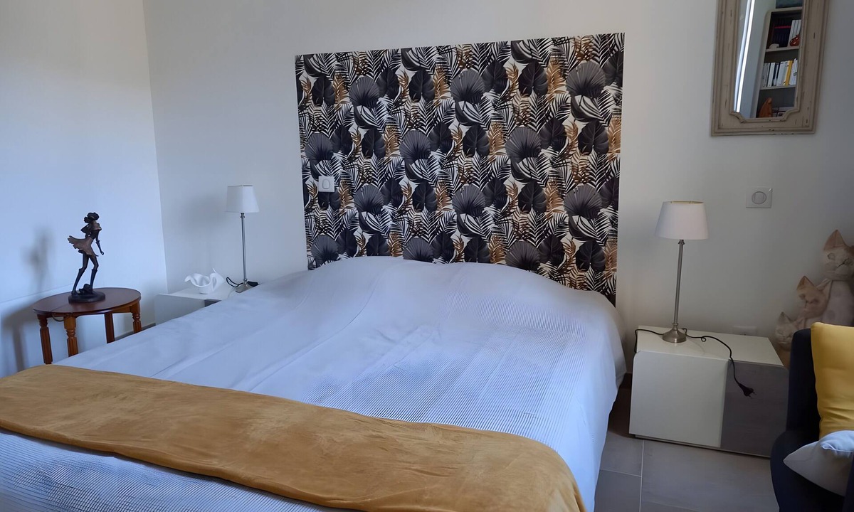 Saint-Germain-de-Calberte Bed & Breakfast | Guest Room “Ostau La Lutz” with Mountain View, Shared Terrace and Wi-Fi