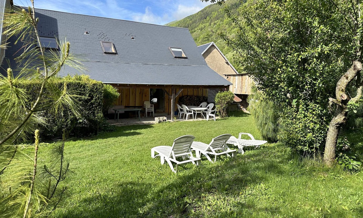 Saint-Jean-de-Vaulx House | Guest House 'Chambre 2' with Shared Terrace, Private Garden and Wi-Fi