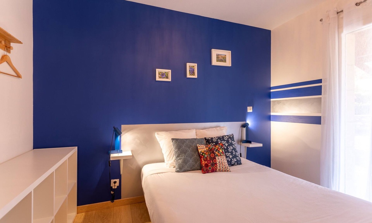 Aroue-Ithorots-Olhaiby Bed & Breakfast | Guest Room “Gentiane”: Mountain View, Wi-Fi, Air Conditioning