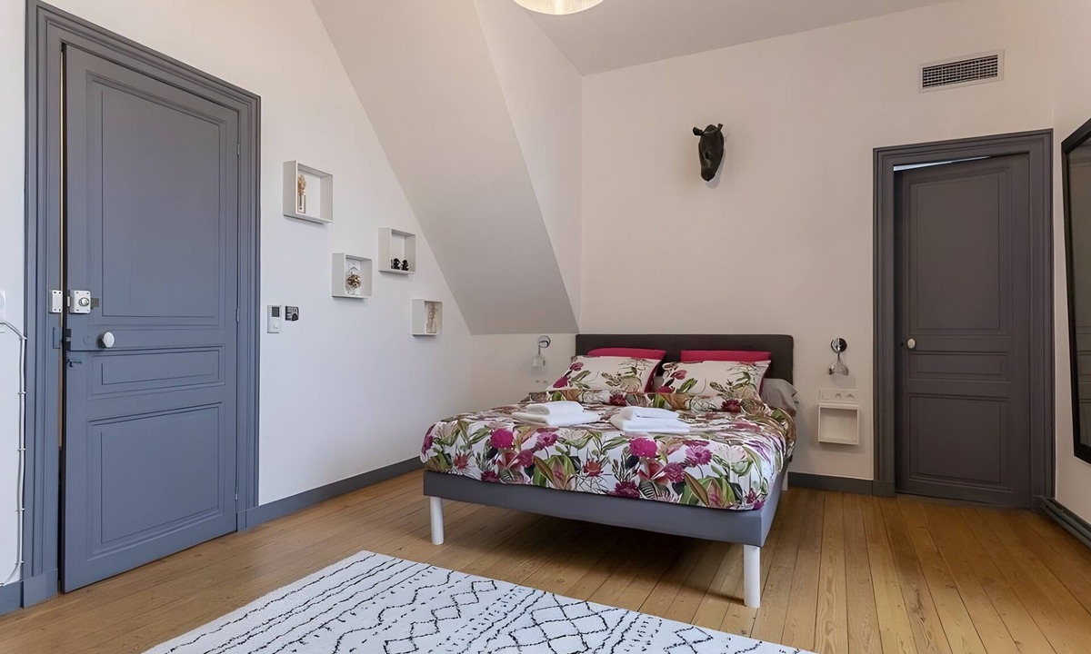Joze Bed & Breakfast | Guest Room 5 with Shared Terrace, Wi-Fi, and Air Conditioning