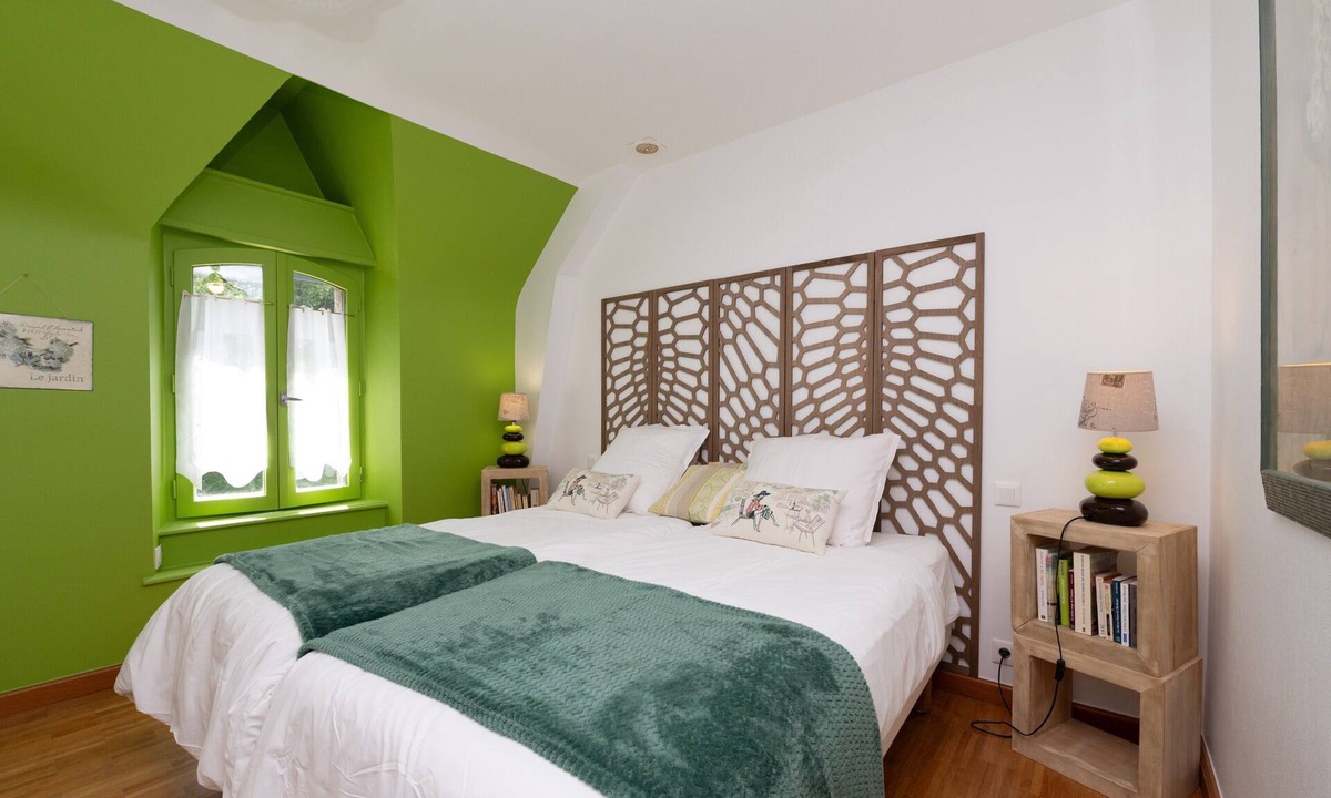 Saint-Nolff Bed & Breakfast | Guest Room “A L’abri - An Douar La Terre” with Shared Terrace, Garden, and Wi-Fi
