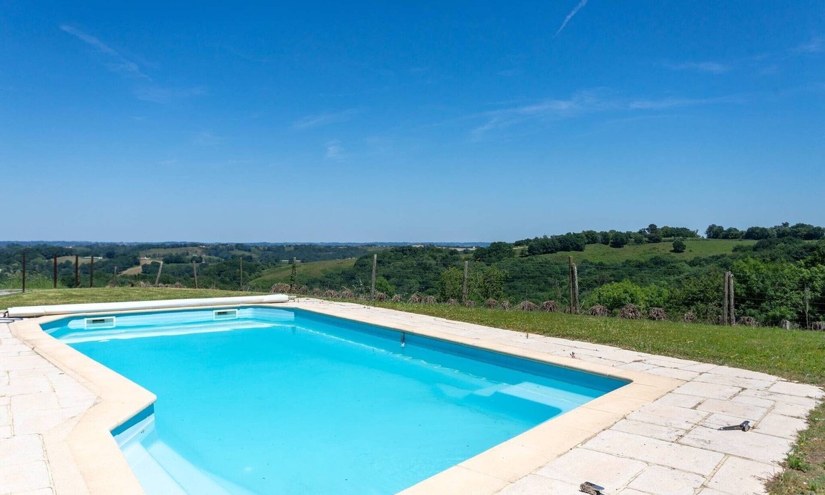 Viellesegure Bed & Breakfast | Guest Room at Domaine Cherps Spa & Pool – Zen