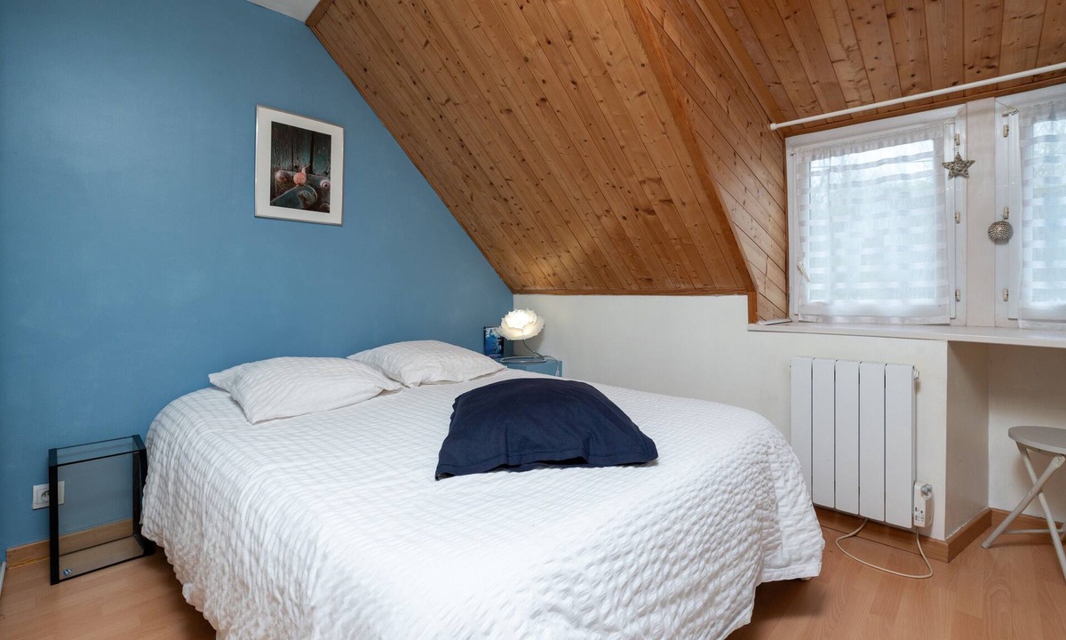 Bannalec Bed & Breakfast | Guest Room "Atelier Des Rêves Lumières" 20 Minutes from the Ocean
