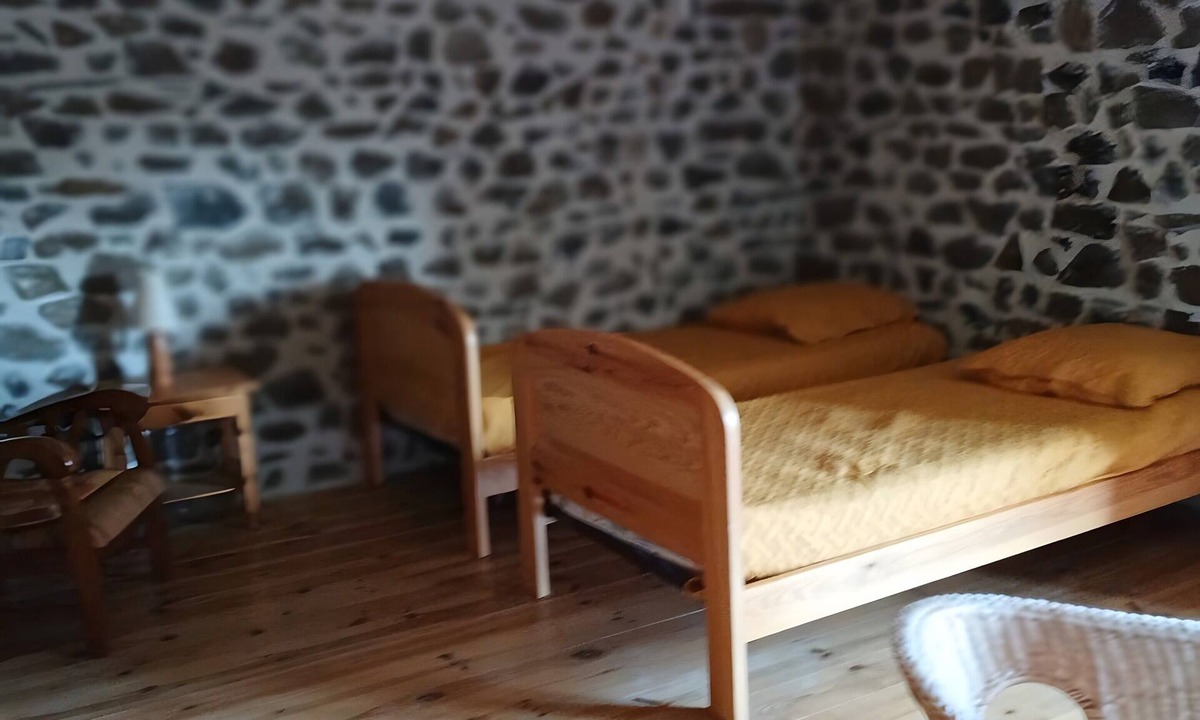 Beaulieu Bed & Breakfast | Guest Room "Chambre D’Hôte 1" with Mountain View and Shared Garden
