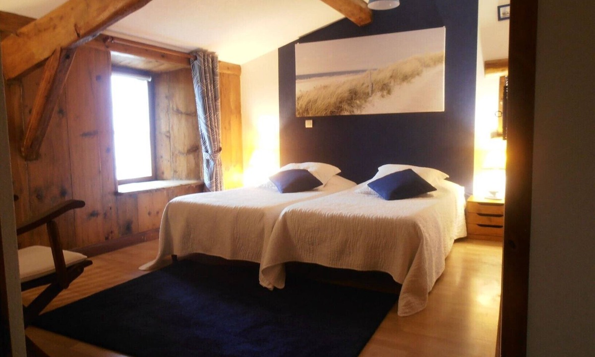 Polignac Bed & Breakfast | Guest Room 'Chambre Rivage' with Shared Terrace & Garden, Wi-Fi