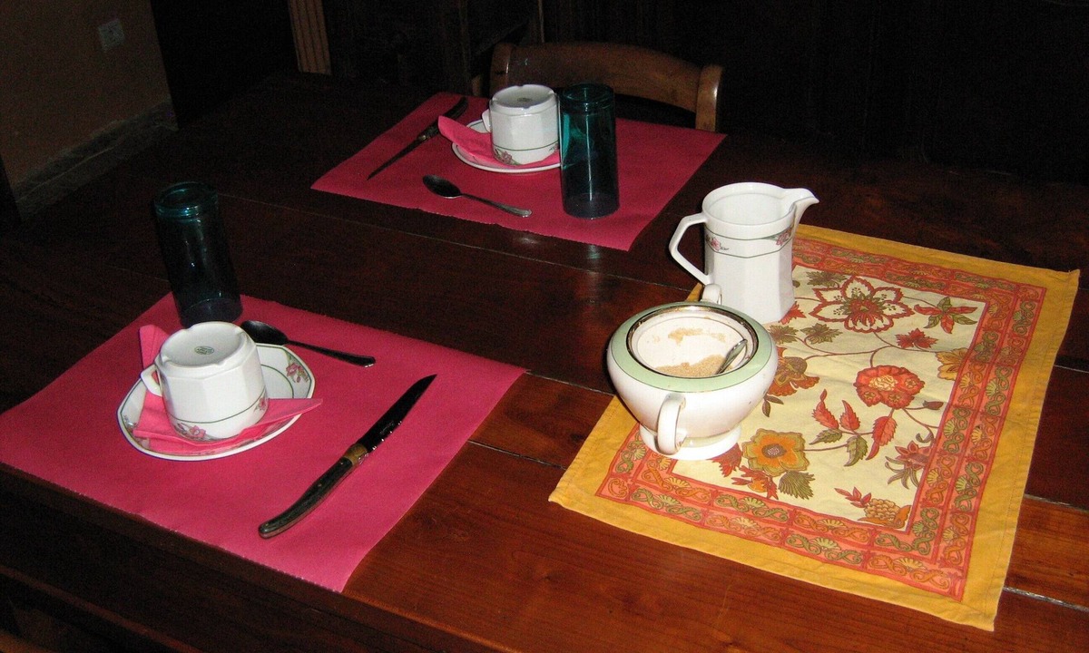 Foissy Bed & Breakfast | Guest Room “La Jonquille” with Private Garden and Wi-Fi