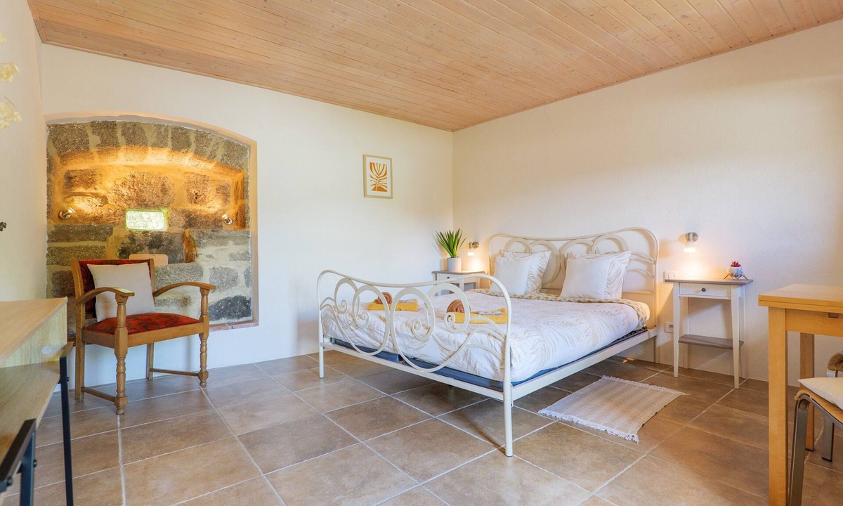 Sablieres Bed & Breakfast | Guest Room “La Montselgues” with Mountain View, Shared Pool, Private Terrace