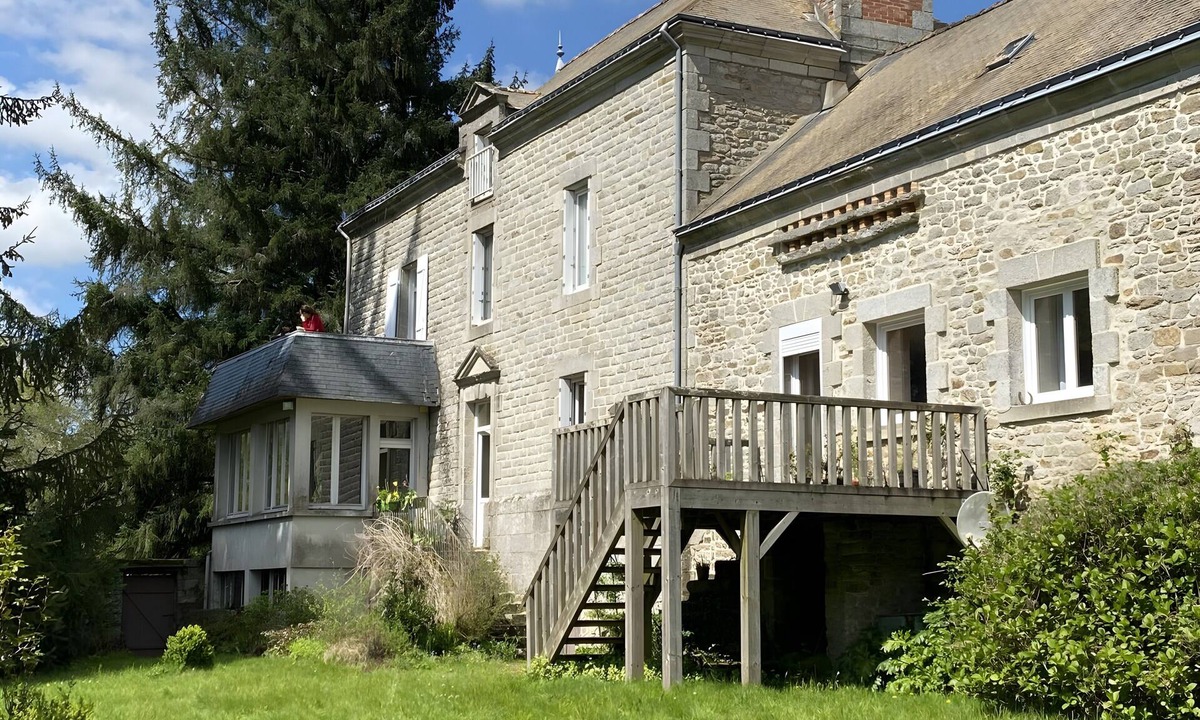 Saint-Nolff Bed & Breakfast | Guest Room “Manoir De Gourvinec” with Lake View, Private Terrace & Wi-Fi
