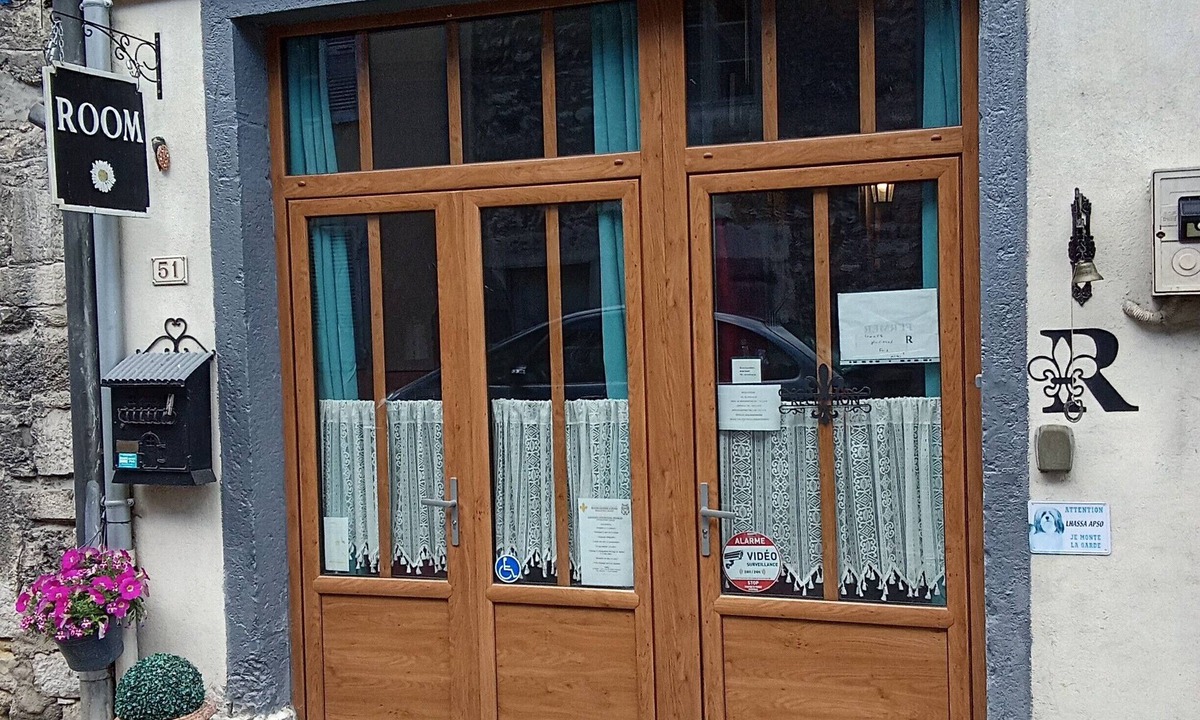 Rossillon Bed & Breakfast | Guest Room "Room - Les loups bleus" with Air Conditioning