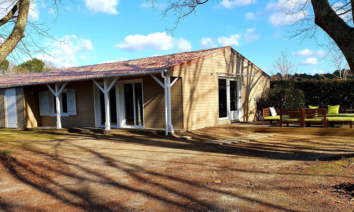 Saint-Vincent-de-Tyrosse Cottage | Guesthouse in wooded grounds