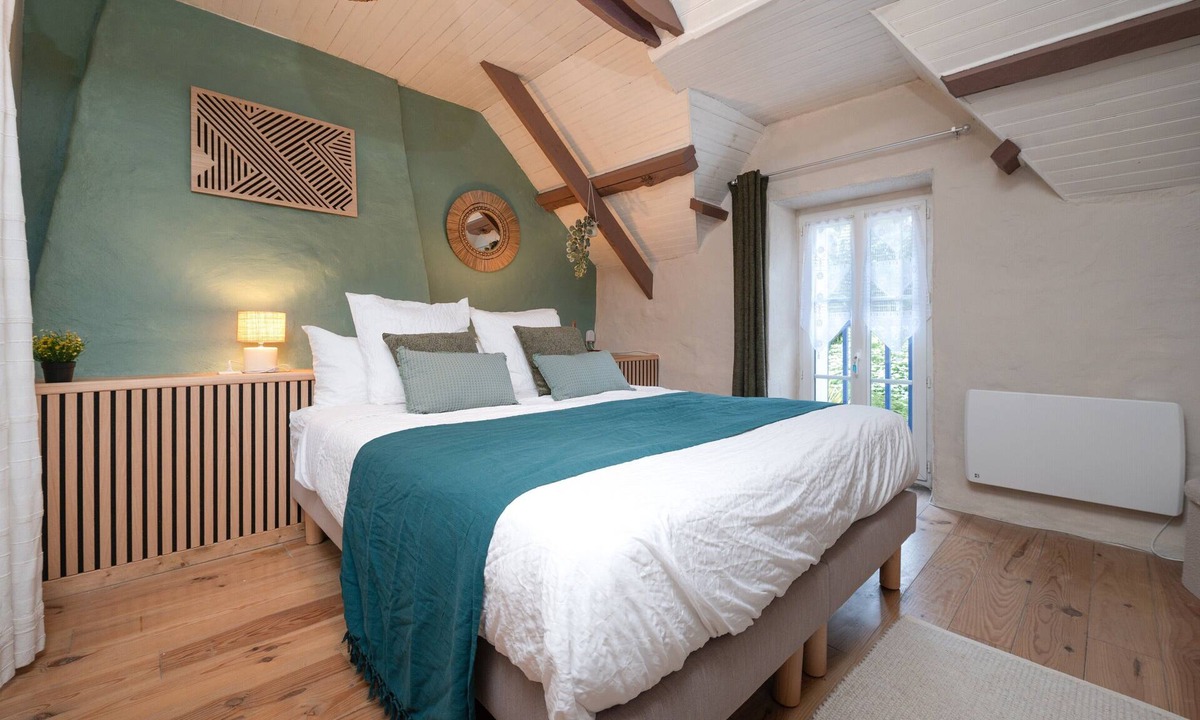 Guilligomarc'h Bed & Breakfast | Guesthouse “Chambre Carnac” with Private Bathroom, Shared Garden & Lounge Area