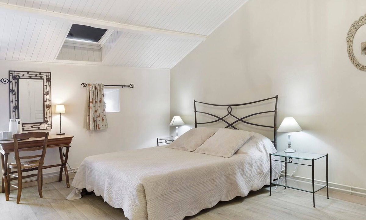 Longre Apartment | Guesthouse “Chambres et gîtes La Biargerie” with Pool, Shared Garden, Animals & Wi-Fi