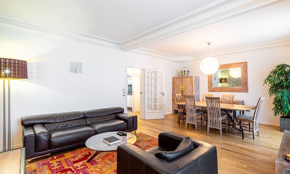 Hopital Saint-Louis Apartment | GuestReady - Modern Delight near Attractions