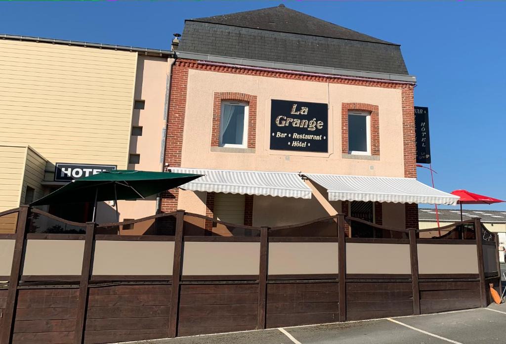 Cosse-le-Vivien Hotel | hôtel de la grange