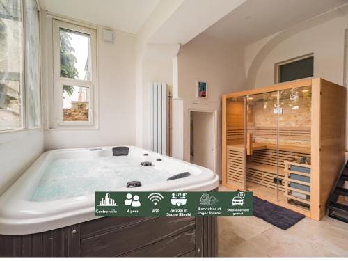 Guingamp Apartment | Hôtel Lefort - La Suite Impériale - Jaccuzi Sauna illimité - jardin