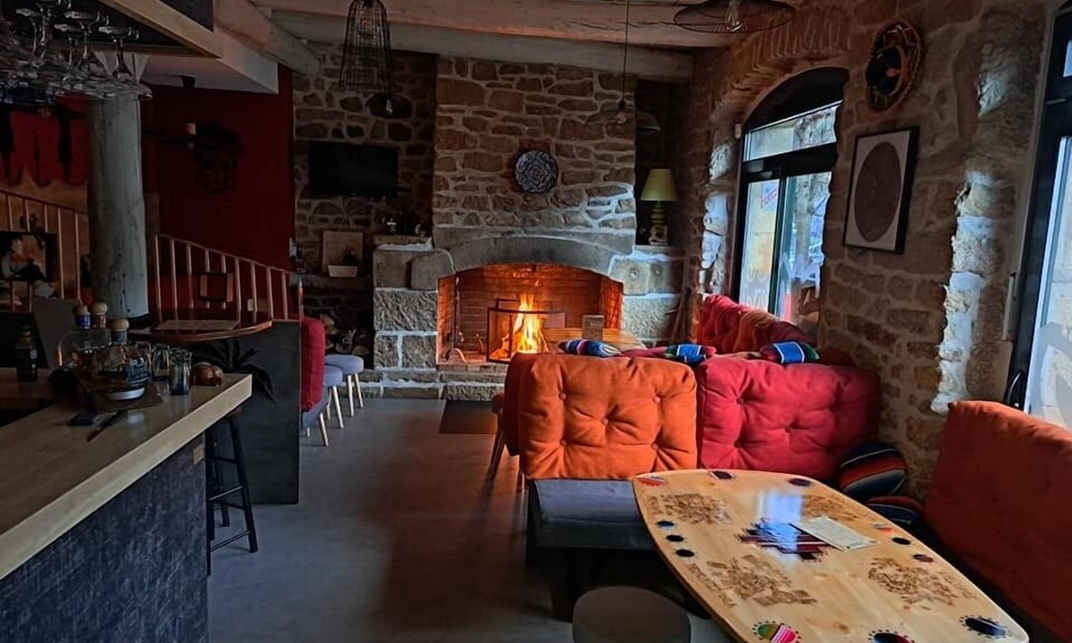 Saint-Julien-Chapteuil Hotel | Hôtel Restaurant Le Barriol