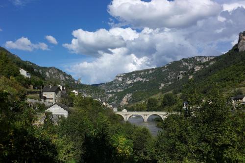 Massegros Causses Gorges Hotel | Hôtel-Restaurant Le Parisien
