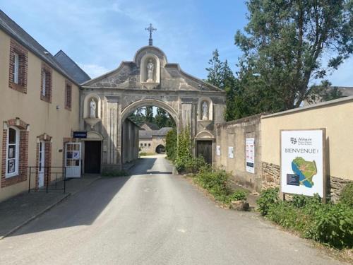 Entrammes Hotel | Hôtellerie Abbaye Port du Salut