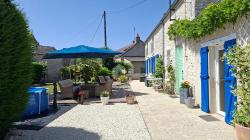 Civray Bed & Breakfast | Halte détente chez Sylvie près A71 Bourges - chambres climatisées, table d'Hôtes, sauna, billard, salle ciné, parking intérieur