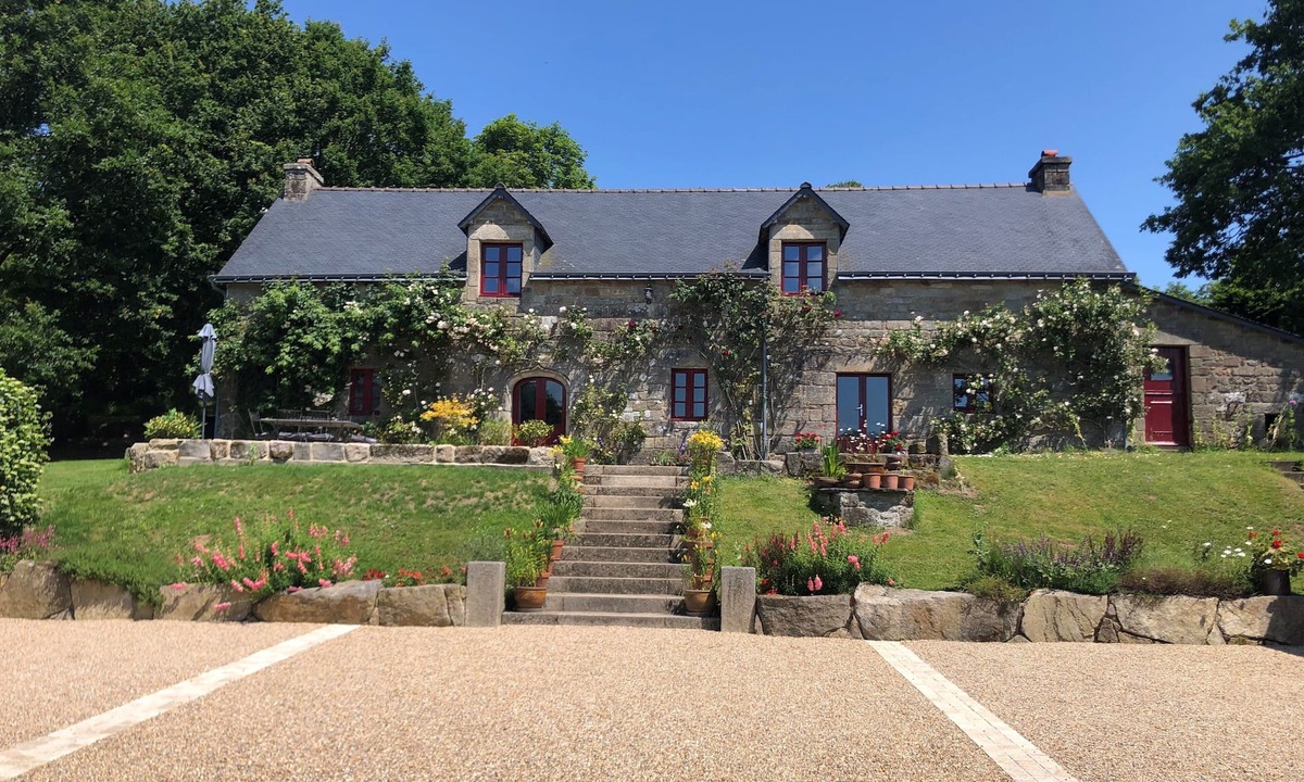 Langoelan Cottage | Haven of peace in central Brittany - 18th century Farmhouse with heated pool